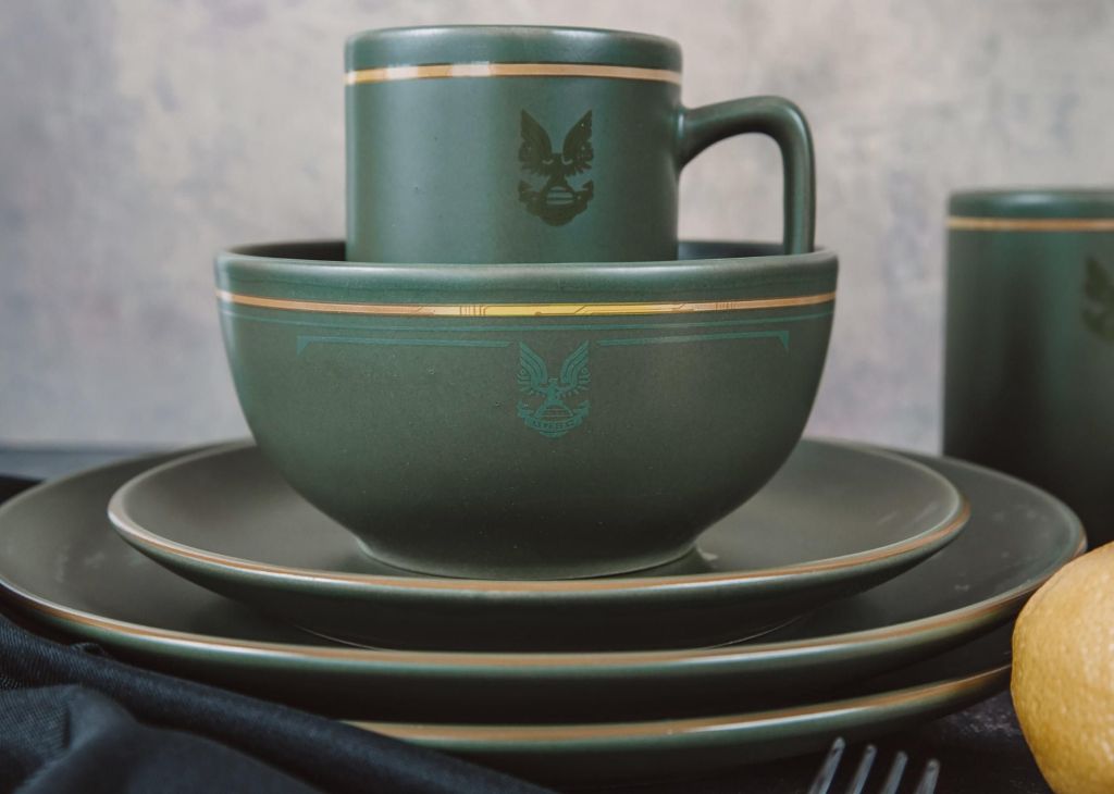 HALO Master Chief 117 Stoneware 8-Piece Dinnerware Set
